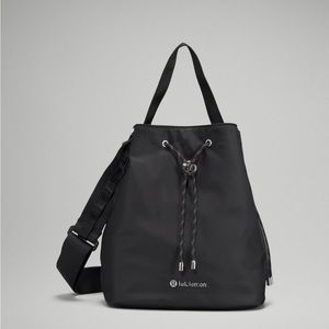 Drawstring bucket crossbody bag 5L
